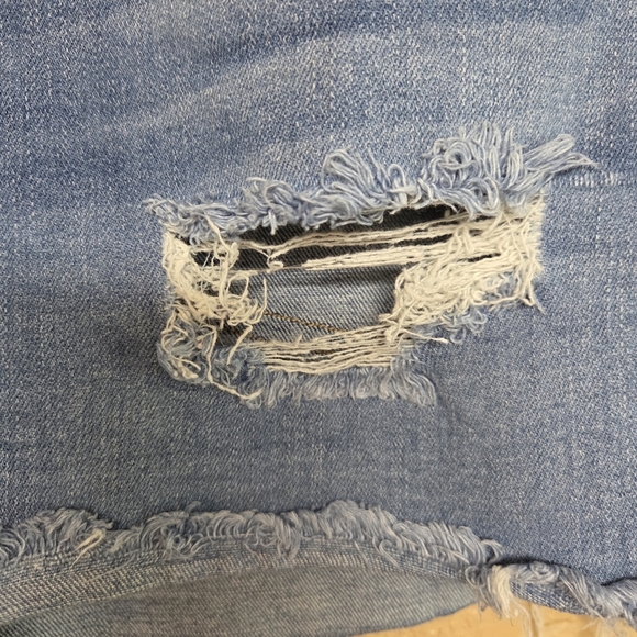 Levi's Women's High Rise Shorts Sz 31 Denim Distressed Light Wash Summer Cut Off - Picture 3 of 9